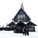 2. februar: Kongeparet er til stede ved Johan Martin Ferners bisettelse fra Holmenkollen kapell i Oslo. Foto: Berit Roald / NTB scanpix